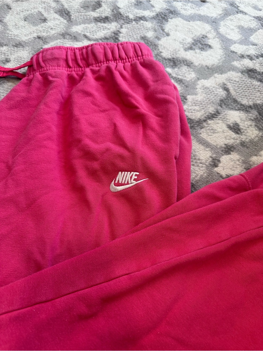 Hot Pink Nike Joggers Women’s Large Sweatpants Comfy Comfortable Embroidered